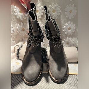 Zara Women’s Grey Chain-Embellished Chelsea Boots